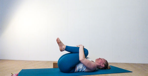 Yogaflæði og slökun (mildur morguntími) með Arnbjörgu